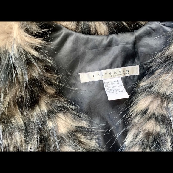 Rezerkshn by Esther Chen, faux fur vest - Picture 3 of 3
